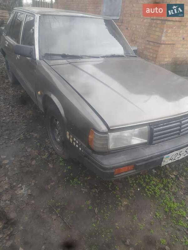 Седан Mazda 929 1985 в Апостолово