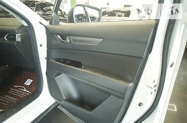 Позашляховик / Кросовер Mazda CX-5 2018 в 