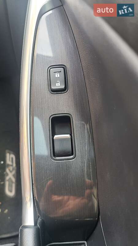 Внедорожник / Кроссовер Mazda CX-5 2016 в Вишневом фото 11 Внедорожник / Кроссовер Mazda CX-5 2016 в Вишневом