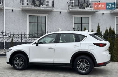 Позашляховик / Кросовер Mazda CX-5 2017 в 