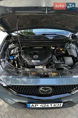 Позашляховик / Кросовер Mazda CX-5 2020 в 