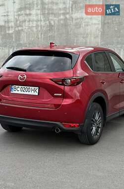 Позашляховик / Кросовер Mazda CX-5 2018 в 