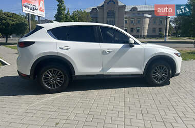 Позашляховик / Кросовер Mazda CX-5 2017 в 