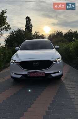Позашляховик / Кросовер Mazda CX-5 2017 в 