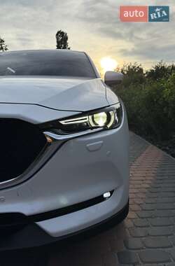 Позашляховик / Кросовер Mazda CX-5 2017 в 