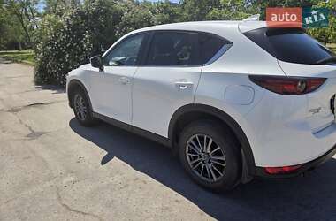 Позашляховик / Кросовер Mazda CX-5 2017 в 