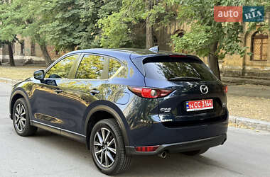 Позашляховик / Кросовер Mazda CX-5 2018 в 