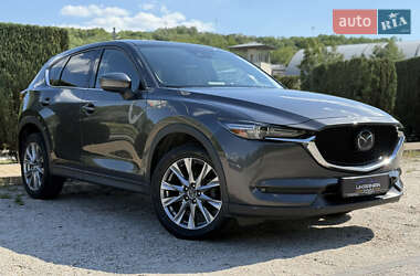 Позашляховик / Кросовер Mazda CX-5 2018 в 