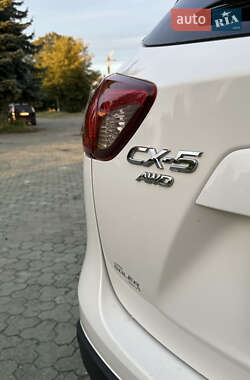Позашляховик / Кросовер Mazda CX-5 2014 в 