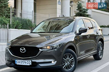 Позашляховик / Кросовер Mazda CX-5 2017 в 