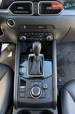 Позашляховик / Кросовер Mazda CX-5 2020 в 