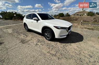 Позашляховик / Кросовер Mazda CX-5 2017 в 