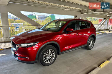 Позашляховик / Кросовер Mazda CX-5 2017 в 