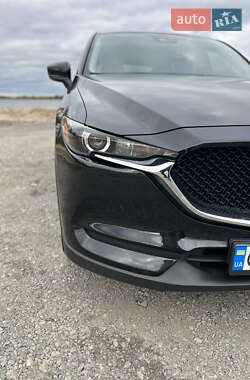 Позашляховик / Кросовер Mazda CX-5 2018 в 