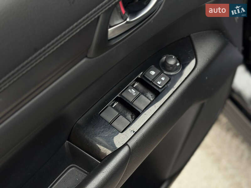 Внедорожник / Кроссовер Mazda CX-5 2017 в Киеве