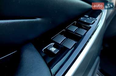 Позашляховик / Кросовер Mazda CX-7 2010 в 