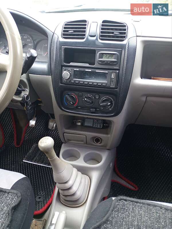 Хэтчбек Mazda Demio 2000 в Каменец-Подольском