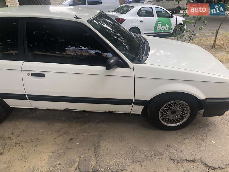 Седан Mazda Familia 1984 в Одессе