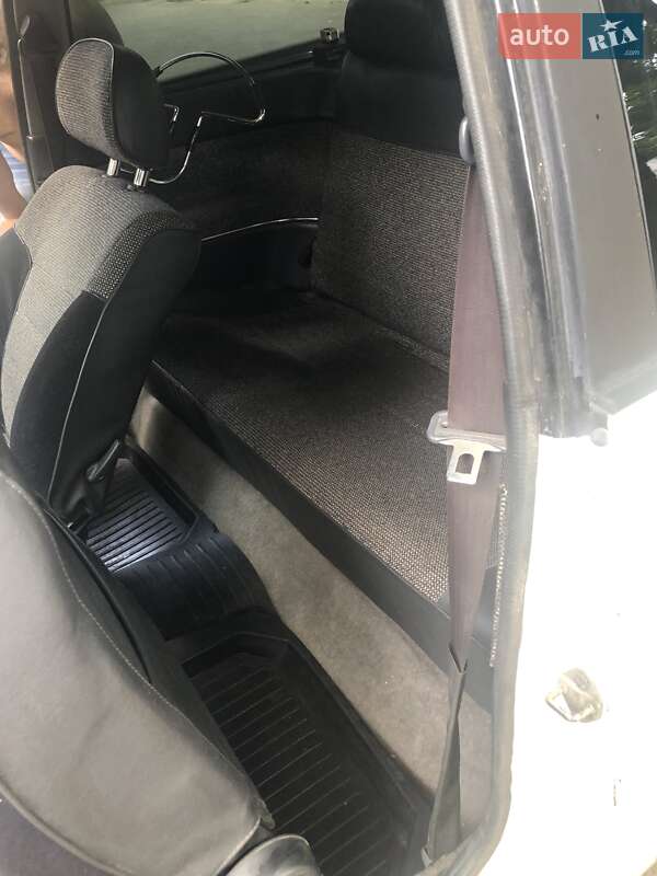 Седан Mazda Familia 1984 в Одессе