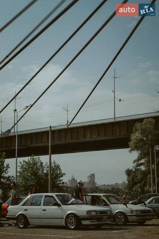 Седан Mazda Familia 1987 в Києві