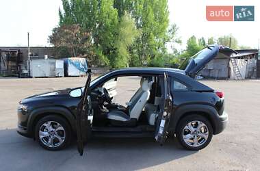 Внедорожник / Кроссовер Mazda MX-30 2021 в 