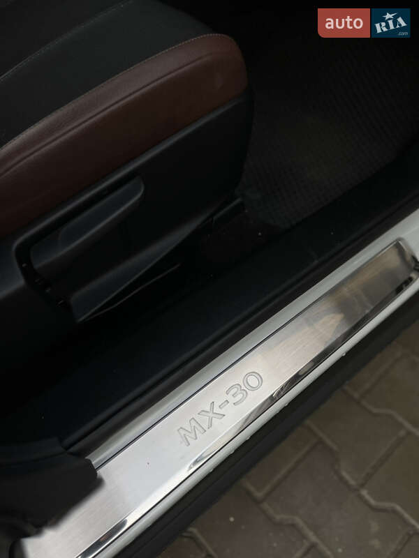 Внедорожник / Кроссовер Mazda MX-30 2020 в Тернополе