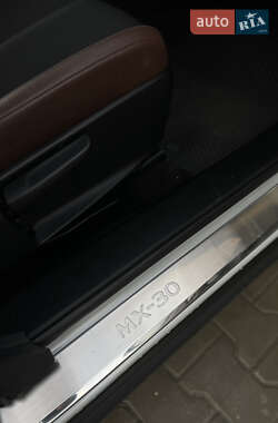 Внедорожник / Кроссовер Mazda MX-30 2020 в 
