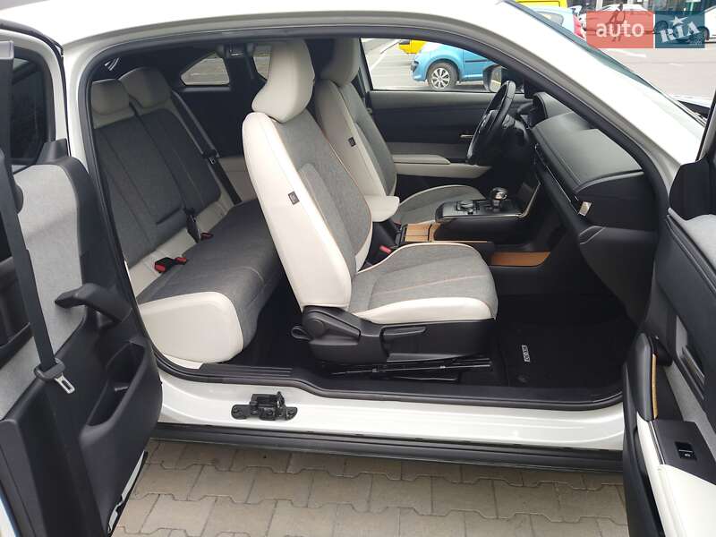 Внедорожник / Кроссовер Mazda MX-30 2021 в Одессе