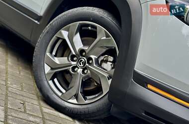 Внедорожник / Кроссовер Mazda MX-30 2020 в 