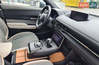 Позашляховик / Кросовер Mazda MX-30 2020 в 