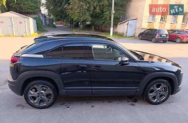 Внедорожник / Кроссовер Mazda MX-30 2020 в 