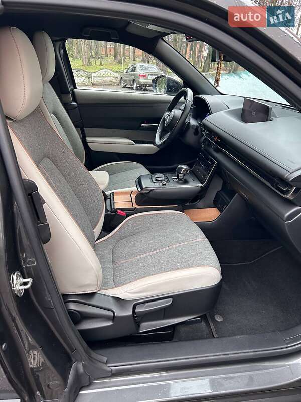 Позашляховик / Кросовер Mazda MX-30 2020 в Тлумачі