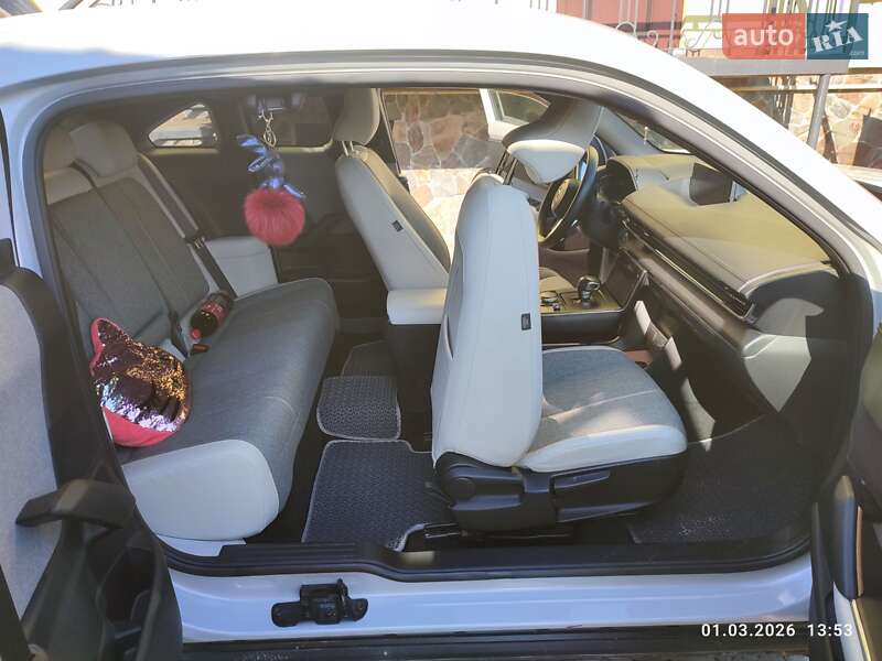 Внедорожник / Кроссовер Mazda MX-30 2020 в Городке