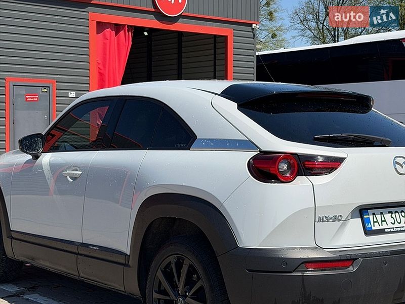 Внедорожник / Кроссовер Mazda MX-30 2020 в Киеве