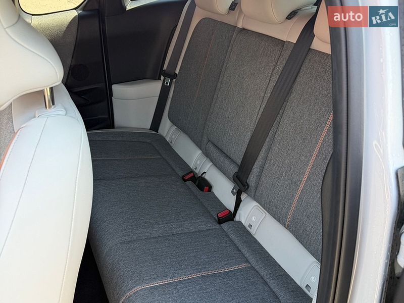 Внедорожник / Кроссовер Mazda MX-30 2020 в Киеве
