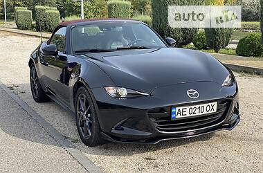 Родстер Mazda MX-5 2017 в 