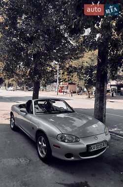 Родстер Mazda MX-5 2001 в 