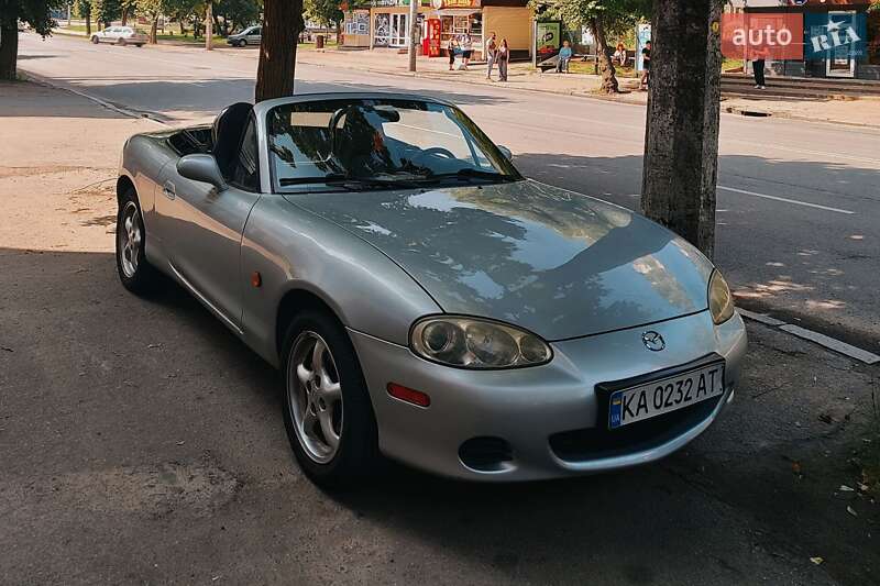 Родстер Mazda MX-5 2001 в 