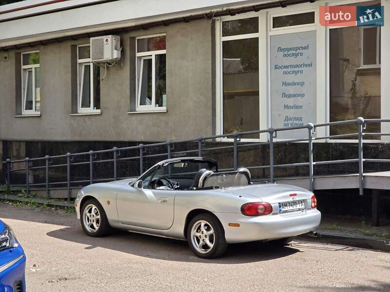 Родстер Mazda MX-5 2001 в 