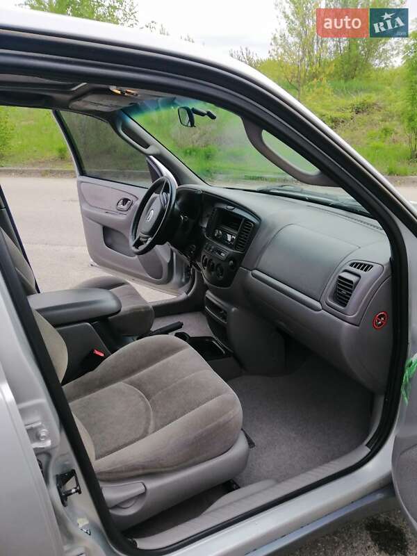 Внедорожник / Кроссовер Mazda Tribute 2002 в Ирпене