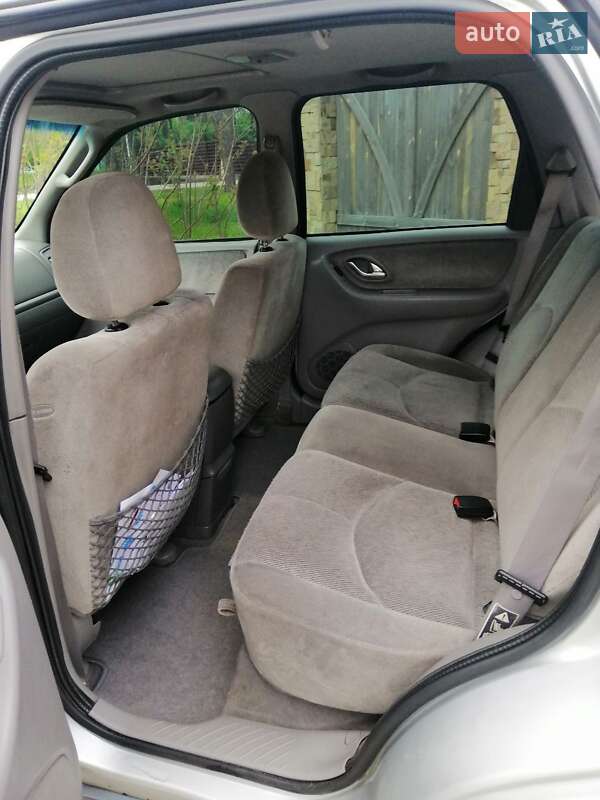 Внедорожник / Кроссовер Mazda Tribute 2002 в Ирпене