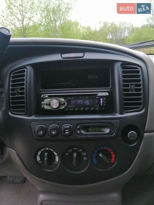 Внедорожник / Кроссовер Mazda Tribute 2002 в Ирпене