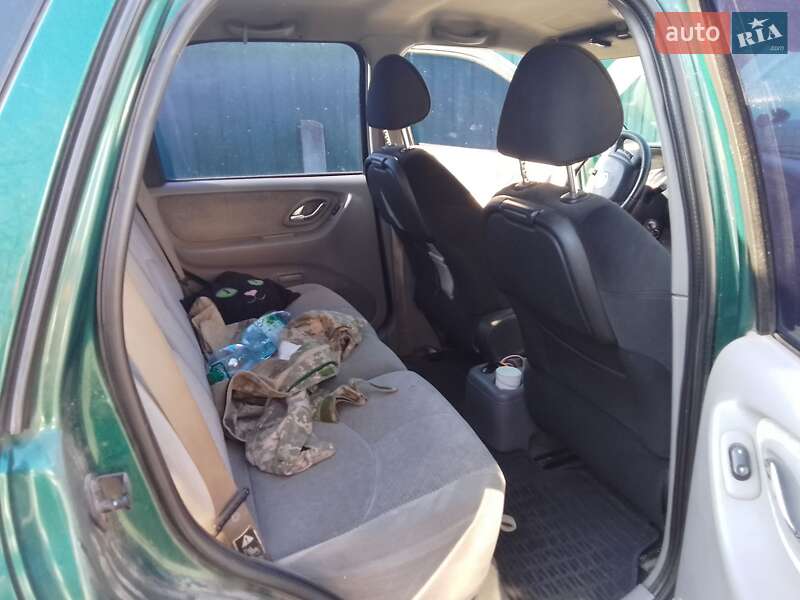 Внедорожник / Кроссовер Mazda Tribute 2001 в Остроге