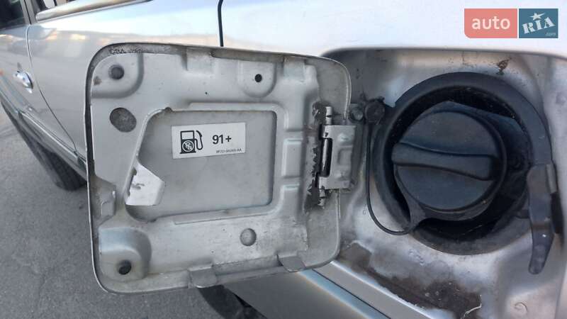 Внедорожник / Кроссовер Mazda Tribute 2001 в Запорожье
