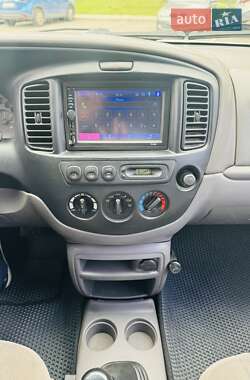Внедорожник / Кроссовер Mazda Tribute 2001 в 