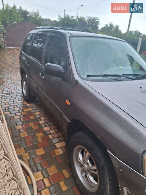 Позашляховик / Кросовер Mazda Tribute 2002 в Чернівцях