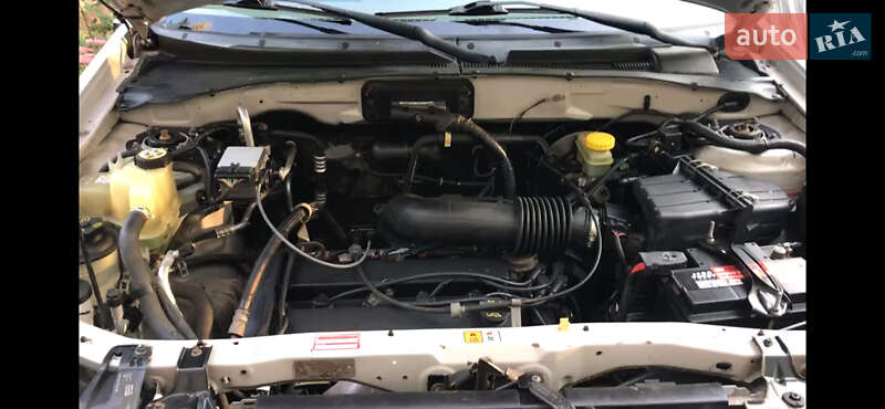 Внедорожник / Кроссовер Mazda Tribute 2001 в Харькове