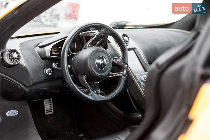 Купе McLaren MP4 2013 в Тернополі