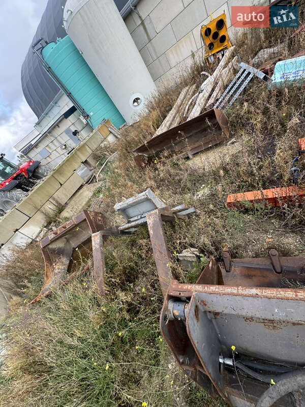 Колісний екскаватор Mecalac 12MXT 2006 в Чернівцях