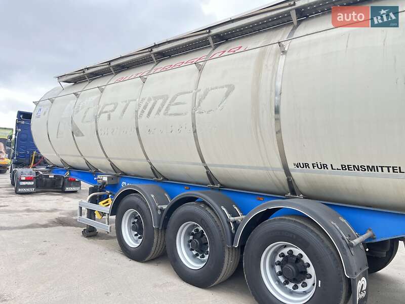 Цистерна Menci SA 2007 в Львове